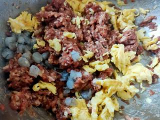 猪肉三鲜杏鲍菇西芹包子的做法步骤：14