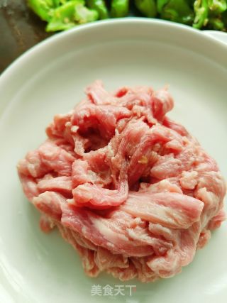 青椒炒肉的做法步骤：3