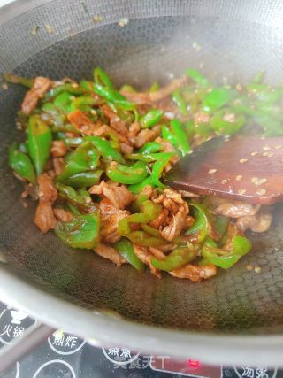 青椒炒肉的做法步骤：7