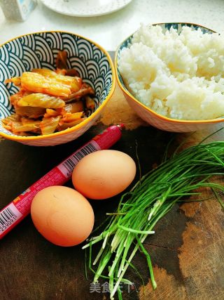 蛋炒饭的做法步骤：1