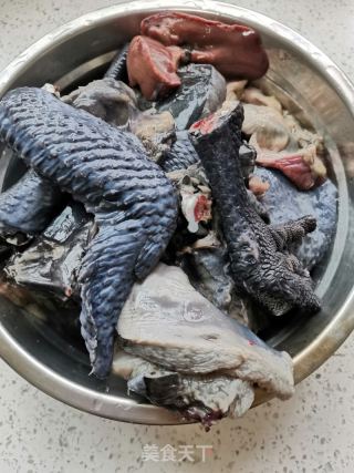 乌鸡汤的做法步骤：2