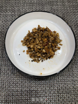 外婆菜鸡蛋炒饭的做法步骤：2