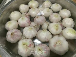 酱香糖醋蒜的做法步骤：2
