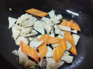 杏鲍菇炒鸡蛋的做法步骤：8