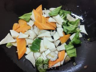 杏鲍菇炒鸡蛋的做法步骤：9
