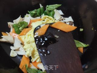 杏鲍菇炒鸡蛋的做法步骤：11