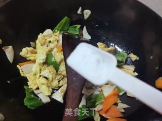 杏鲍菇炒鸡蛋的做法步骤：12