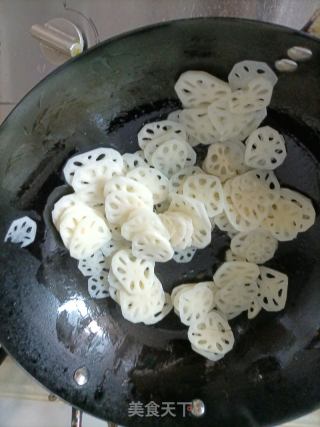清炒嫩藕的做法步骤：3