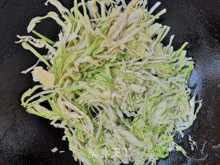尖椒炒圆白菜丝的做法步骤：4