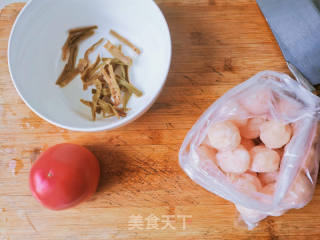 番茄鱼丸汤的做法步骤：1