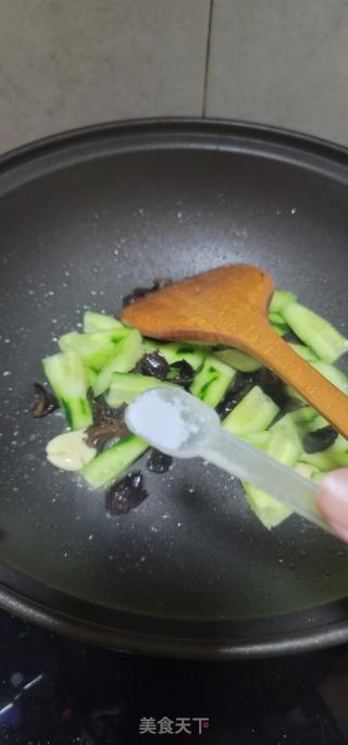 青瓜木耳炒肉饼瘦肉的做法步骤：7