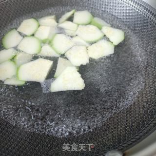 鲍鱼菜椒拌茭瓜的做法步骤：5