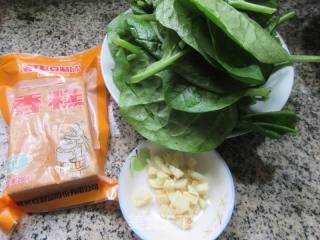 香糕炒木耳菜的做法步骤：1