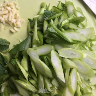 油渣炒菜芯的做法步骤：2