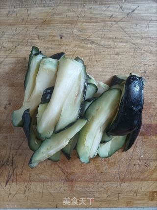 茄子红烧肉焖面的做法步骤：3