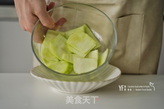 西瓜皮做酱菜的做法步骤：4