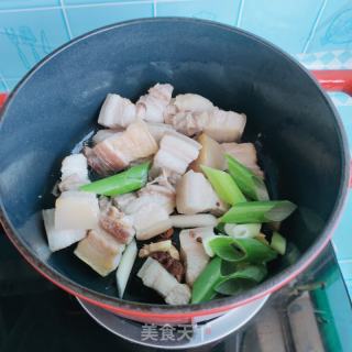 五花肉烧土豆的做法步骤：4