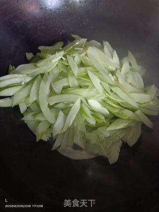 清炒黄瓜的做法步骤：2