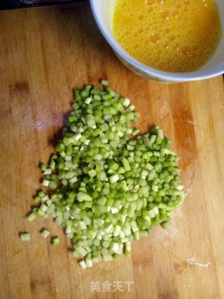 蒜苔鸡蛋炒饭的做法步骤：1