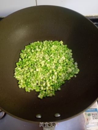 蒜苔鸡蛋炒饭的做法步骤：3