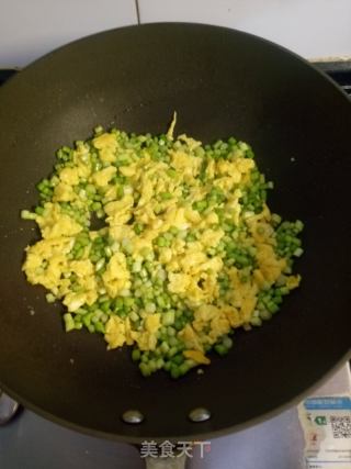 蒜苔鸡蛋炒饭的做法步骤：4
