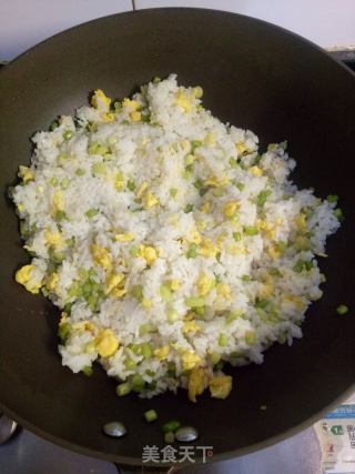 蒜苔鸡蛋炒饭的做法步骤：5