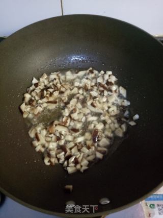 香菇拌饭酱的做法步骤：2