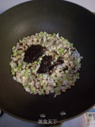 香菇拌饭酱的做法步骤：4