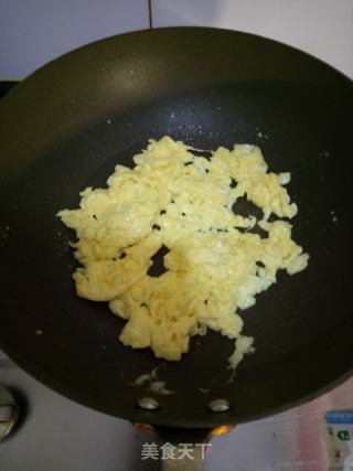 酱香蒜苔炒鸡蛋的做法步骤：2