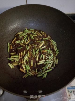酱香蒜苔炒鸡蛋的做法步骤：5