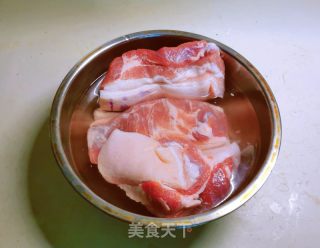 家常红烧肉的做法步骤：1