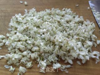 槐花蛋饼的做法步骤：1