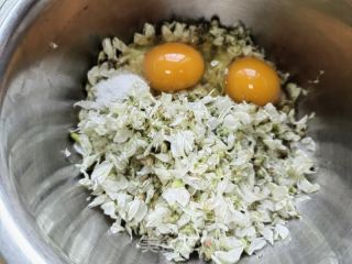 槐花蛋饼的做法步骤：2