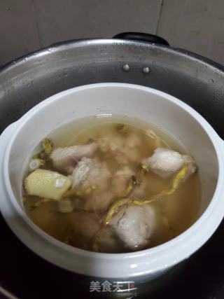 石斛花旗参排骨汤的做法步骤：7