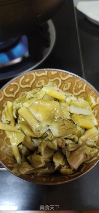 酸辣芋苗的做法步骤：1