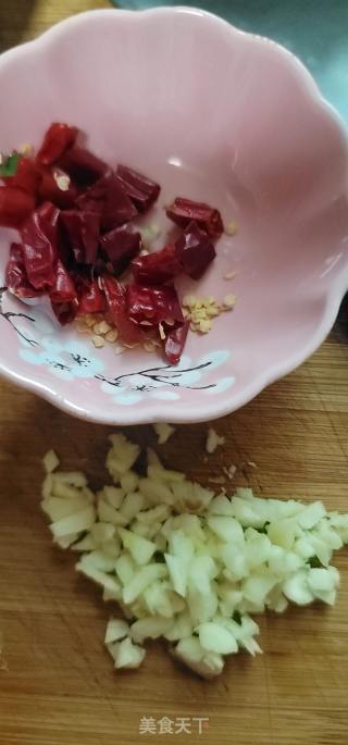 酸辣芋苗的做法步骤：2