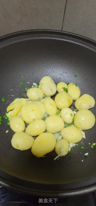香葱炒小土豆的做法步骤：7