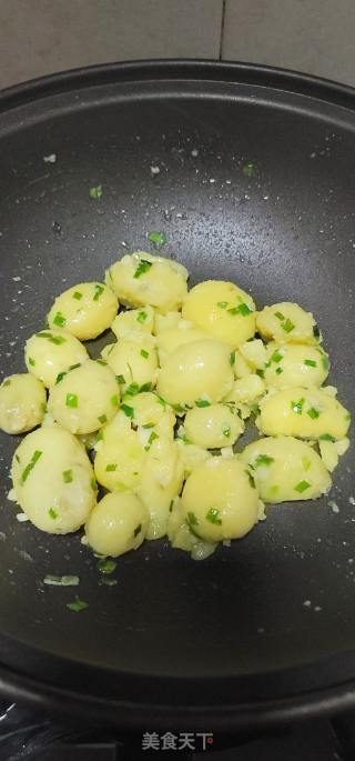 香葱炒小土豆的做法步骤：9