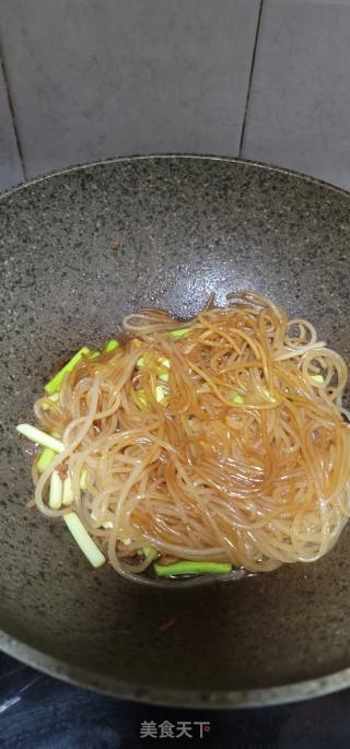 肉末蒜薹炒粉条的做法步骤：5