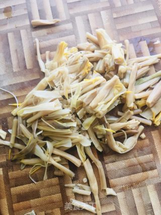 凉拌黄花菜蒜苔黄瓜的做法步骤：4