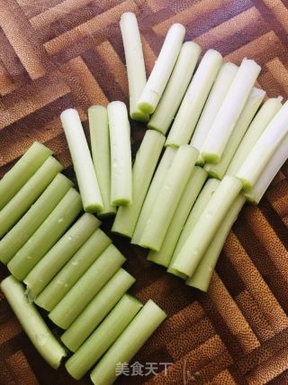 凉拌黄花菜蒜苔黄瓜的做法步骤：6