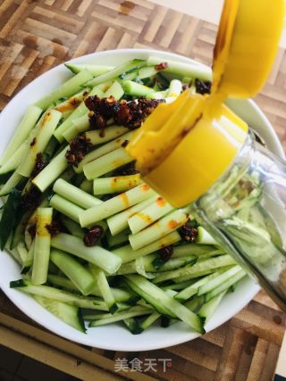 凉拌黄花菜蒜苔黄瓜的做法步骤：8