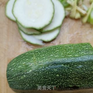 番茄茭瓜鲫鱼汤的做法步骤：3