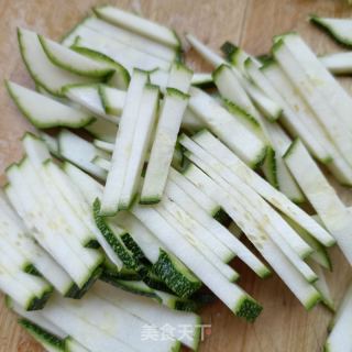 番茄茭瓜鲫鱼汤的做法步骤：4