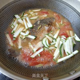 番茄茭瓜鲫鱼汤的做法步骤：13