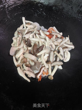 菌菇虾仁煲的做法步骤：9
