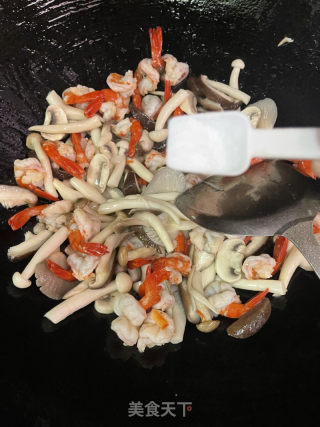 菌菇虾仁煲的做法步骤：10