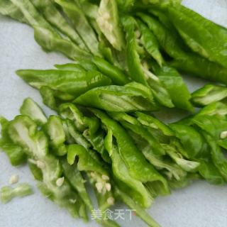 油渣拌螺丝椒的做法步骤：5