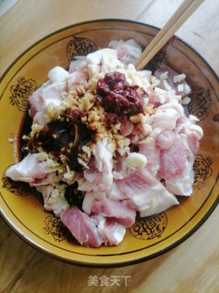 蒸米粉肉的做法步骤：2
