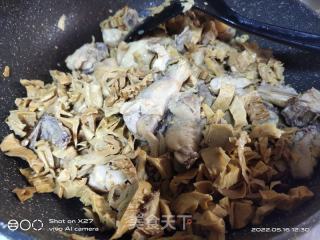 笋干焖鸡肉的做法步骤：4